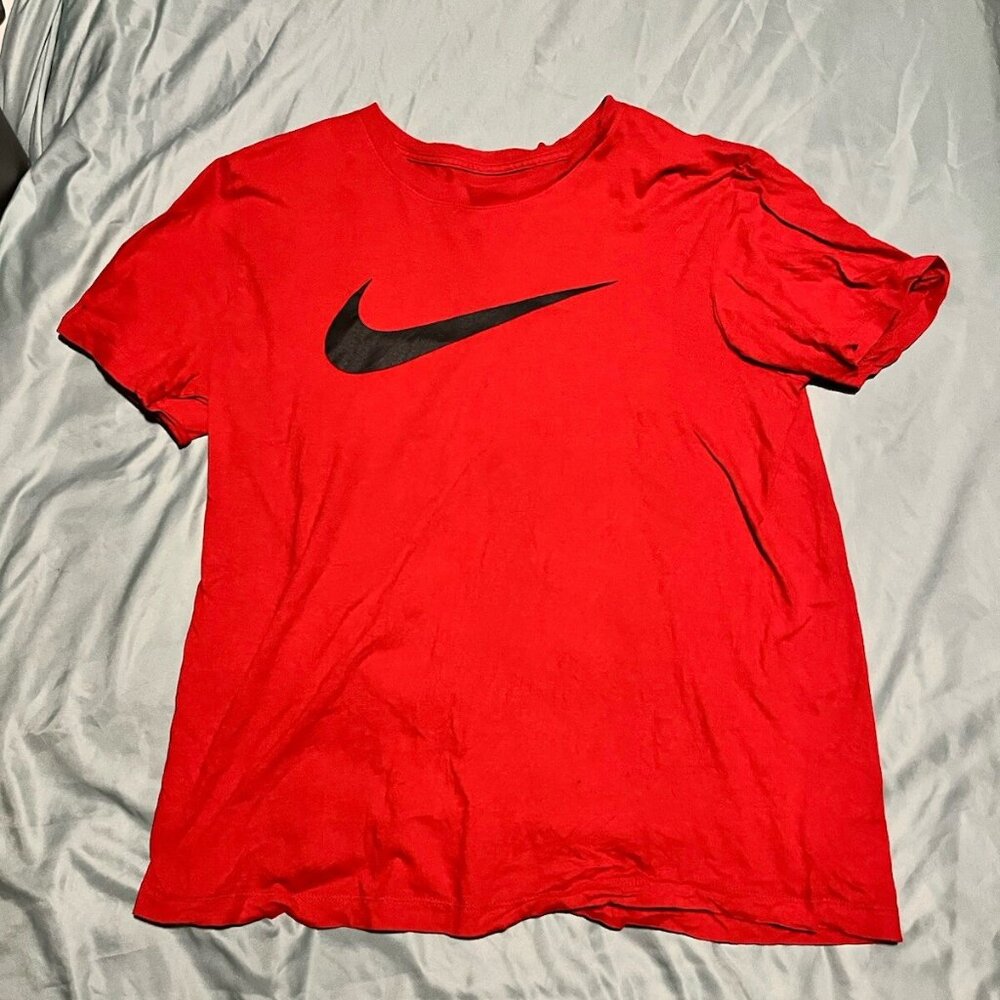 Nike Red Short Sleeve Shirt Men L